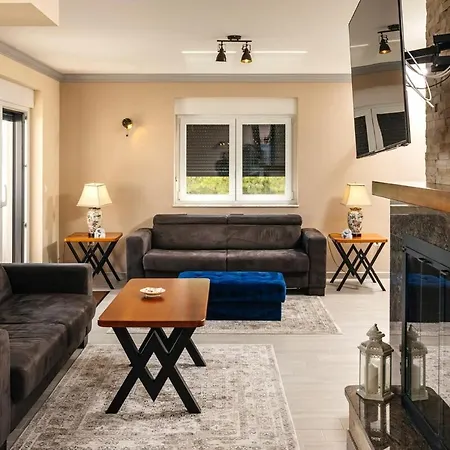 Seaside Luxury With Jacuzzi And Sea View, Omis Stanici