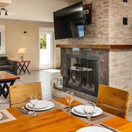 Seaside Luxury With Jacuzzi And Sea View, Omis