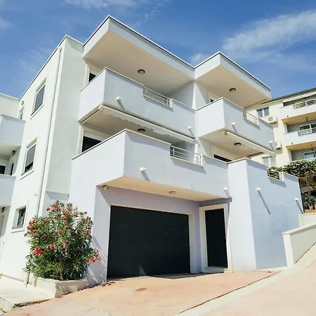 Seaside Luxury With Jacuzzi And Sea View, Omis *