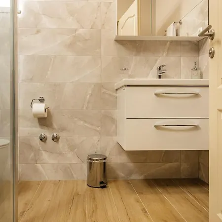 Seaside Luxury With Jacuzzi And Sea View, Omis Stanici