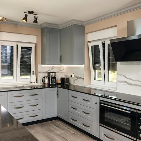 빌라 Seaside Luxury With Jacuzzi And Sea View, Omis Stanici