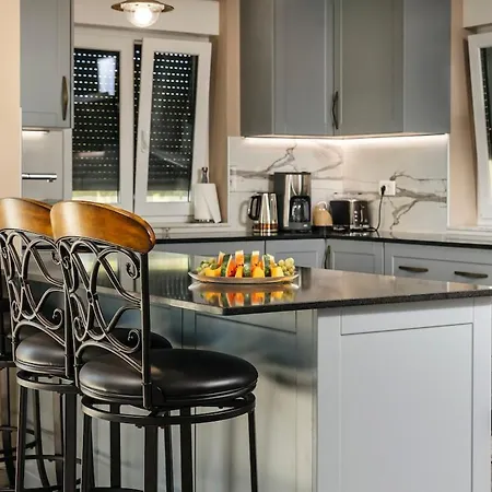 빌라 Seaside Luxury With Jacuzzi And Sea View, Omis Stanici