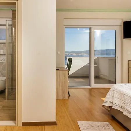 Seaside Luxury With Jacuzzi And Sea View, Omis *