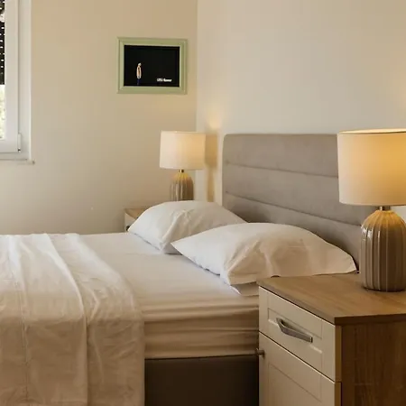 Seaside Luxury With Jacuzzi And Sea View, Omis *