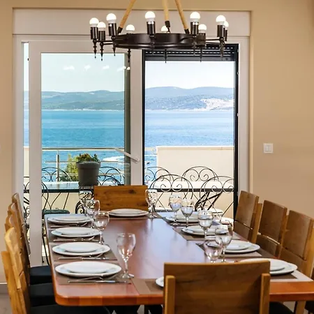Seaside Luxury With Jacuzzi And Sea View, Omis Stanici