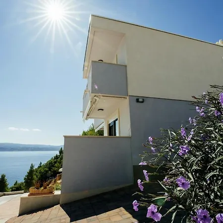 빌라 Seaside Luxury With Jacuzzi And Sea View, Omis