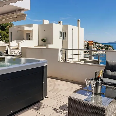 Seaside Luxury With Jacuzzi And Sea View, Omis