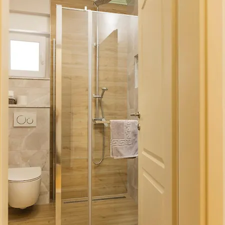 Seaside Luxury With Jacuzzi And Sea View, Omis Stanici