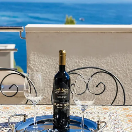 Seaside Luxury With Jacuzzi And Sea View, Omis Stanici