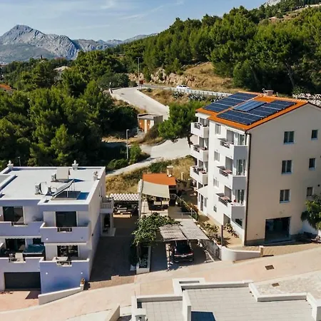 Seaside Luxury With Jacuzzi And Sea View, Omis Stanici